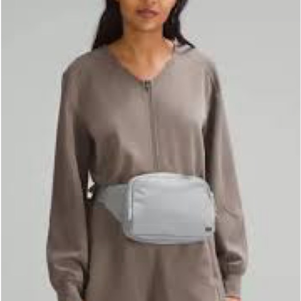Lululemon Everyday Belt Bag in Light Gray-2L